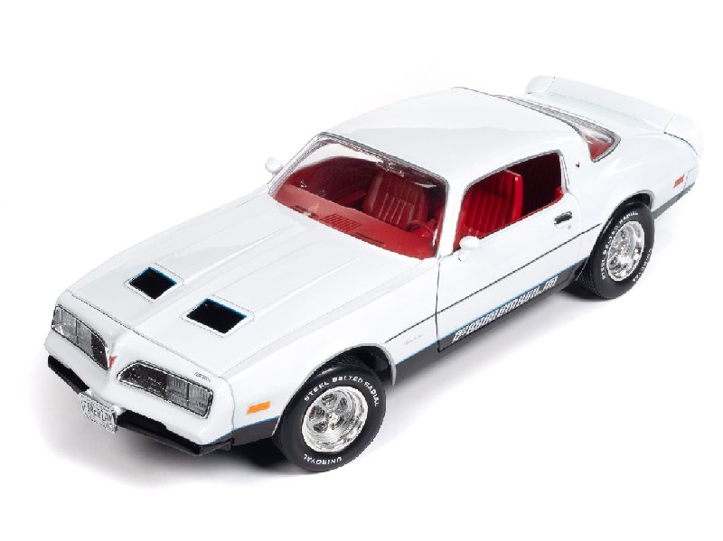 American Muscle 1/18 1977 Pontiac Firebird Formula - Cameo White